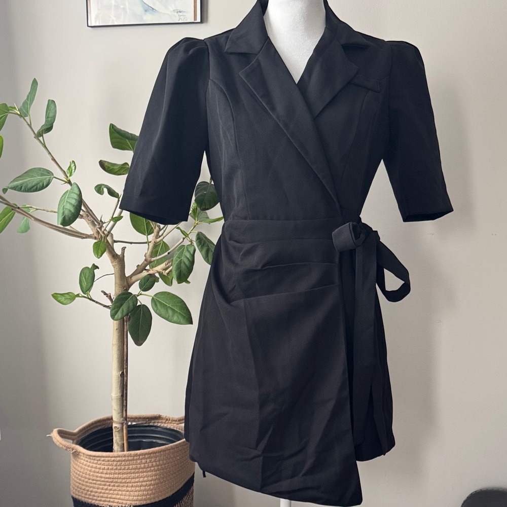 Vogue Black Short-Sleeve Wrap Mini Dress with Tie Waist